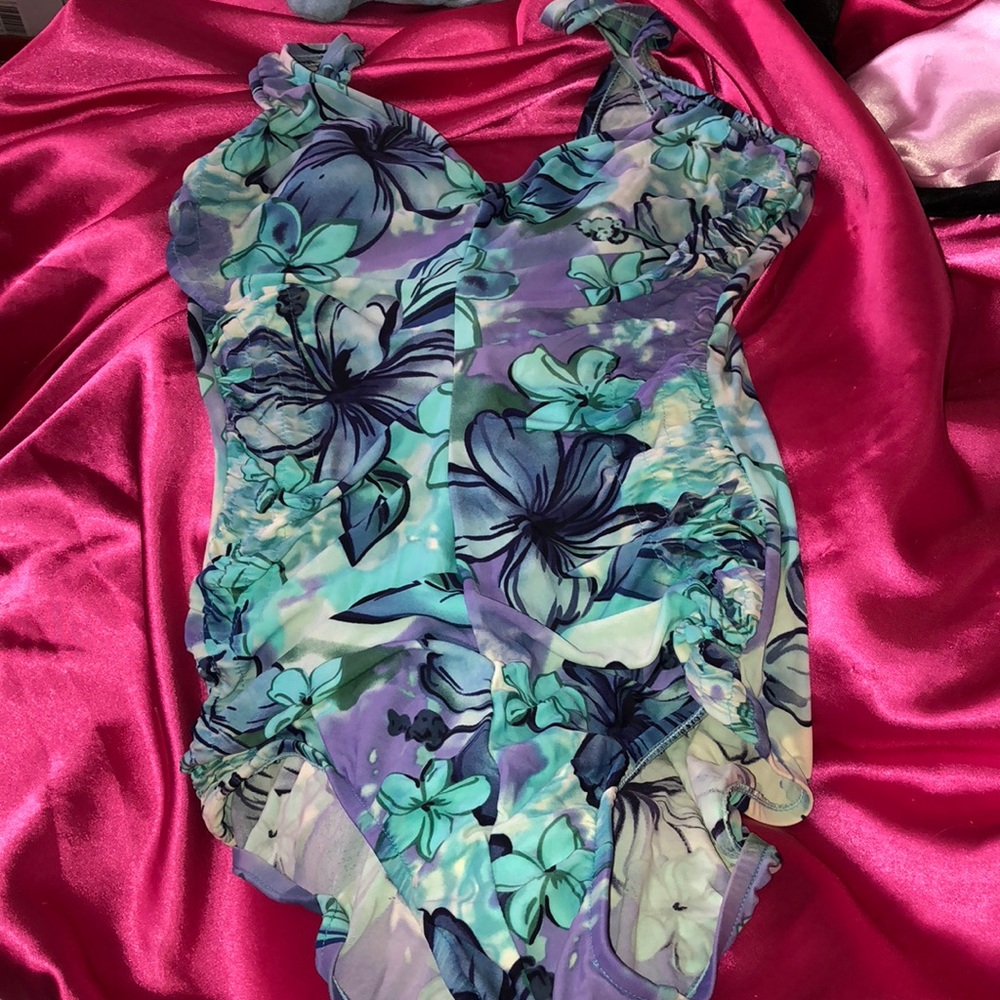 Maxine Of Hollywood 1 piece bathing suit